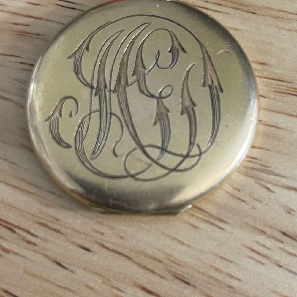 Gold Filled Mourning picture locket.